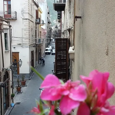Couette-café Del Corso 4*